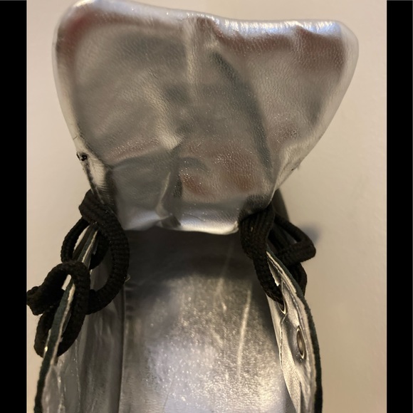 ๐ VINTAGE ITALIAN LEATHER SNEAKS ๐ - Picture 10 of 16